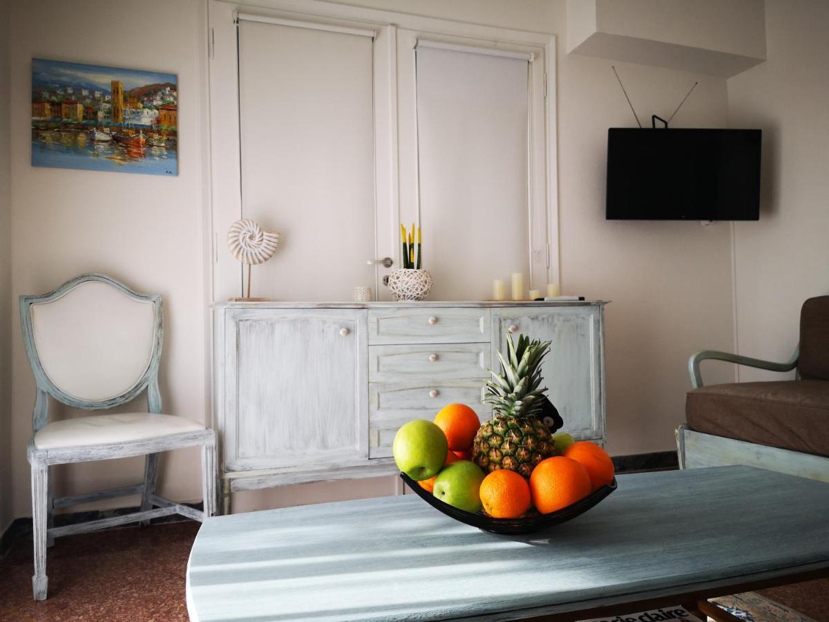 Sea&Sun Glyfada Apartment เอเธนส์ ภายนอก รูปภาพ